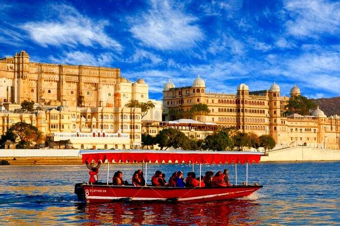 Discover Jaipur with Maharaja Cabs' Expert Tour Guides Experience the vibrant culture, royal heritage, and hidden gems of Jaipur like never before with Maharaja Cabs